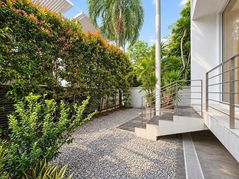 ✸BESIDE PARK✸MODERN DESIGN 2.5-STY+BASEMENT CORNER TER✸1KM OF MARIS STELLA HIGH & CEDAR PRI. SCHOOL✸, Chempaka Avenue Mulberry Belimbing Lichi Angsana Lorong Bunga Jalan Kemboja Butterfly Cedar Kenanga Kee Choe Wan Tho Wangi Siang Kuang Siak Kew Kwong Puay Hee Pheng Geck Pang Seng Setia Mulia Gembira Mesra Muhibbah Hiboran Kemajuan Happy Sennett East, Macpherson / Potong Pasir, 4 Bedrooms, 4,656 sqft, Corner Terrace For Sale, by Damian Tan 陈係赈, 500287405 - Rear Garden - PropertyGuru.com.sg