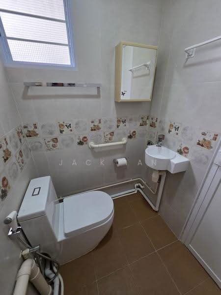 621 Ang Mo Kio Avenue 9, 621 Ang Mo Kio Avenue 9, Ang Mo Kio / Bishan / Thomson, 2 Bedrooms, 883 sqft, HDB Flat For Sale, by Jack Tan, 500287424 - Bathroom - PropertyGuru.com.sg