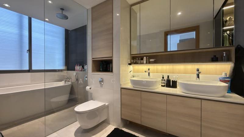 Hillcrest Villa, 1U Hillcrest Road, Newton / Novena, 5 Bedrooms, 3,089 sqft, Cluster House For Sale, by Janice Sim, 500287434 - Master Bathroom - PropertyGuru.com.sg