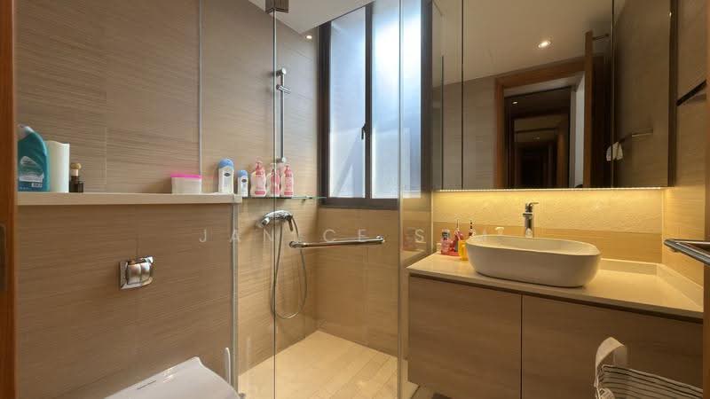 Hillcrest Villa, 1U Hillcrest Road, Newton / Novena, 5 Bedrooms, 3,089 sqft, Cluster House For Sale, by Janice Sim, 500287434 - Junior Master Bathroom - PropertyGuru.com.sg
