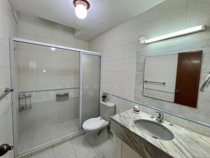 Simei/Expo MRT Terrace house Master room for rent, Upper Changi road, Bedok / Upper East Coast, Room Rental, 293 sqft, Terraced House For Rent, by Desmond, 500287447 - PropertyGuru.com.sg