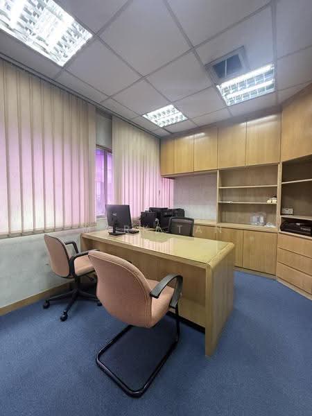 Golden Mile Tower, 6001 Beach Road, Beach Road / Bugis / Rochor, 915 sqft, Office For Sale, by Mark Tan, 500287472 - Study - CommercialGuru.com.sg
