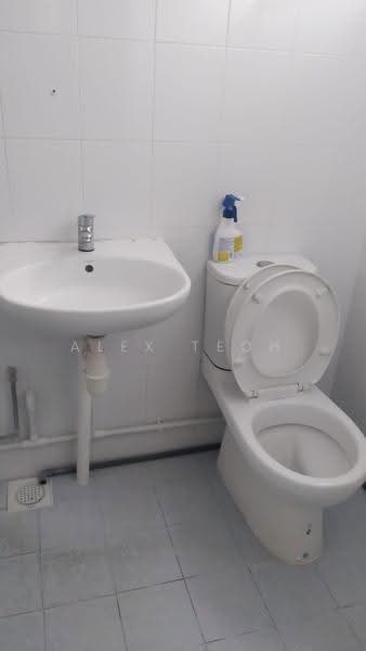 280 Bukit Batok East Avenue 3, 280 Bukit Batok East Avenue 3, Dairy Farm / Bukit Panjang / Choa Chu Kang, Room Rental, 120 sqft, HDB Flat For Rent, by Alex Teoh, 500287473 - Bathroom - PropertyGuru.com.sg