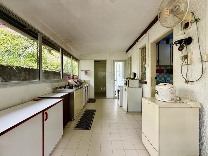 53 Chestnut Crescent, Chestnut Crescent, Dairy Farm / Bukit Panjang / Choa Chu Kang, 5 Bedrooms, 3,000 sqft, Detached House For Sale, by Halim Gafoor, 500287493 - Kitchen - PropertyGuru.com.sg