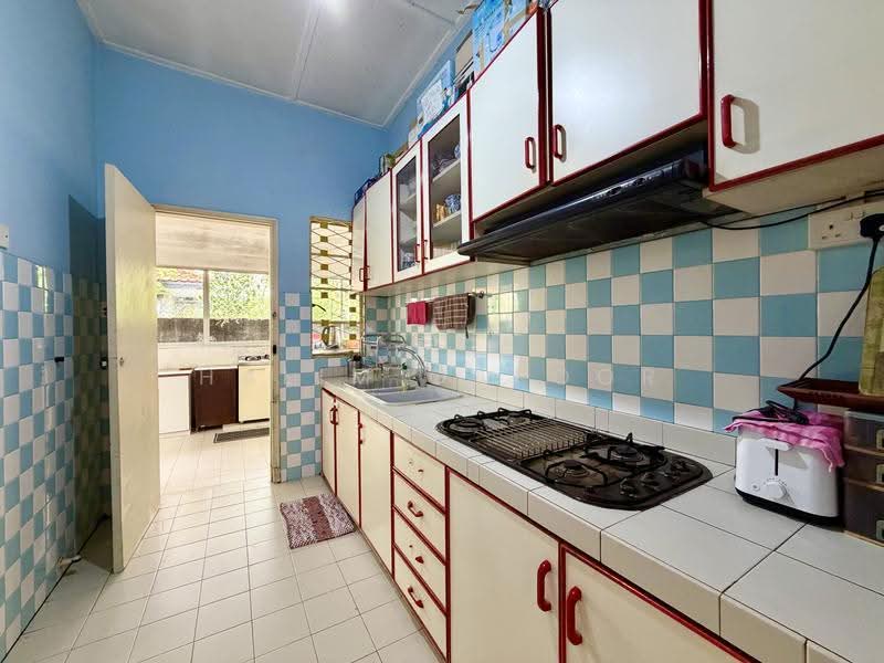53 Chestnut Crescent, Chestnut Crescent, Dairy Farm / Bukit Panjang / Choa Chu Kang, 5 Bedrooms, 3,000 sqft, Detached House For Sale, by Halim Gafoor, 500287493 - Kitchen - PropertyGuru.com.sg