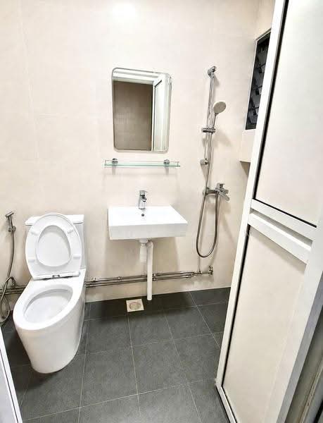 509 Choa Chu Kang Street 51, 509 Choa Chu Kang Street 51, Dairy Farm / Bukit Panjang / Choa Chu Kang, 3 Bedrooms, 1,450 sqft, HDB Flat For Rent, by Mandy Chan, 500287515 - Bathroom - PropertyGuru.com.sg