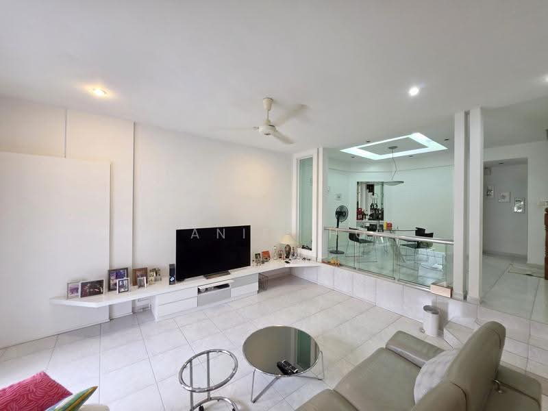Canary Park, Jalan Simpang Bedok, Bedok / Upper East Coast, 4 Bedrooms, 2,300 sqft, Terraced House For Rent, by Daniel Ho, 500287558 - Living Room - PropertyGuru.com.sg