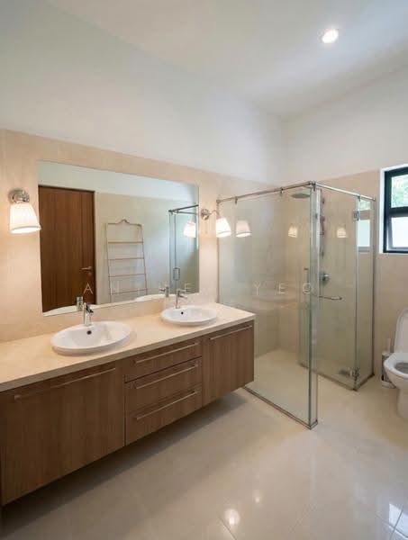 Jalan mutiara inter terrace, jalan mutiara, Orchard / River Valley, 4 Bedrooms, 2,400 sqft, Terraced House For Rent, by Anthea Yeo 杨丽娇, 500287575 - Bathroom - PropertyGuru.com.sg