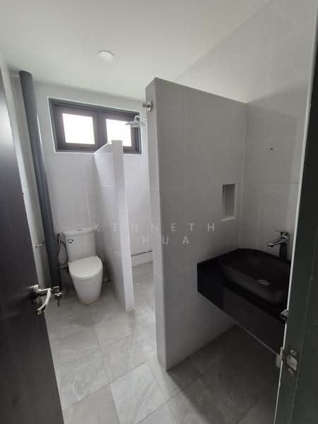 Jalan Segam, Jalan Segam, Bedok / Upper East Coast, 4 Bedrooms, 2,700 sqft, Semi-Detached House For Rent, by Kenneth Chua, 500287576 - Bathroom - PropertyGuru.com.sg