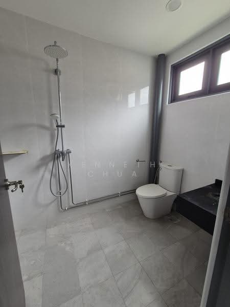 Jalan Segam, Jalan Segam, Bedok / Upper East Coast, 4 Bedrooms, 2,700 sqft, Semi-Detached House For Rent, by Kenneth Chua, 500287576 - Bathroom - PropertyGuru.com.sg