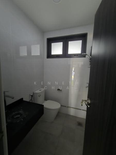 Jalan Segam, Jalan Segam, Bedok / Upper East Coast, 4 Bedrooms, 2,700 sqft, Semi-Detached House For Rent, by Kenneth Chua, 500287576 - Bathroom - PropertyGuru.com.sg