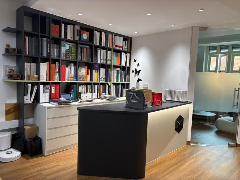 Tanjong Pagar! Stylish-fitted shophouse office. MRT MRT, Bukit Pasoh Road, Tanjong Pagar Road, Keong Saik Road, Boat Quay / Raffles Place / Marina, 1,600 sqft, Office For Rent, by Sophia Ho, 500287582 - Welcome reception area. - CommercialGuru.com.sg
