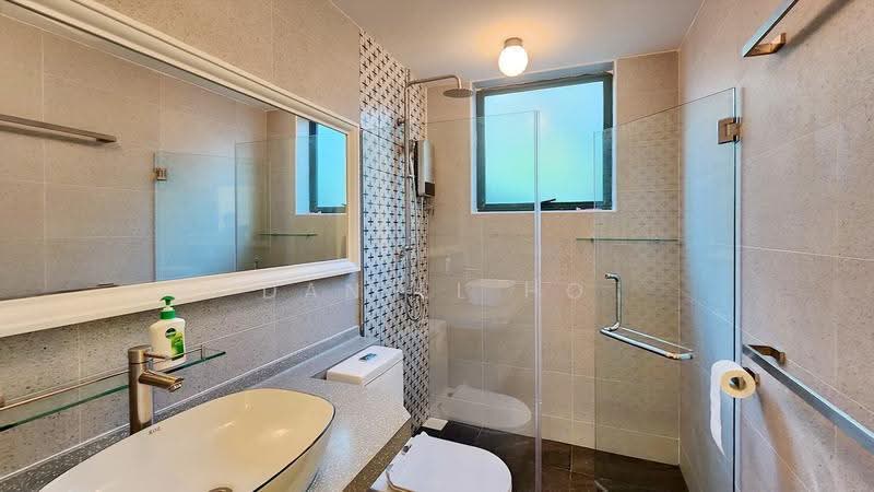 Pebble Bay, 130 Tanjong Rhu Road, East Coast / Marine Parade, 2 Bedrooms, 1,302 sqft, Condominium For Sale, by Daniel Ho, 500287588 - Bathroom - PropertyGuru.com.sg