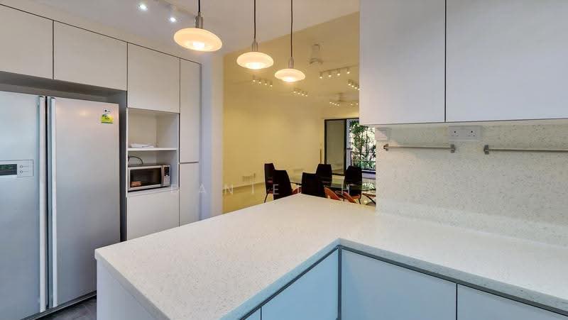 Pebble Bay, 130 Tanjong Rhu Road, East Coast / Marine Parade, 2 Bedrooms, 1,302 sqft, Condominium For Sale, by Daniel Ho, 500287588 - Kitchen - PropertyGuru.com.sg