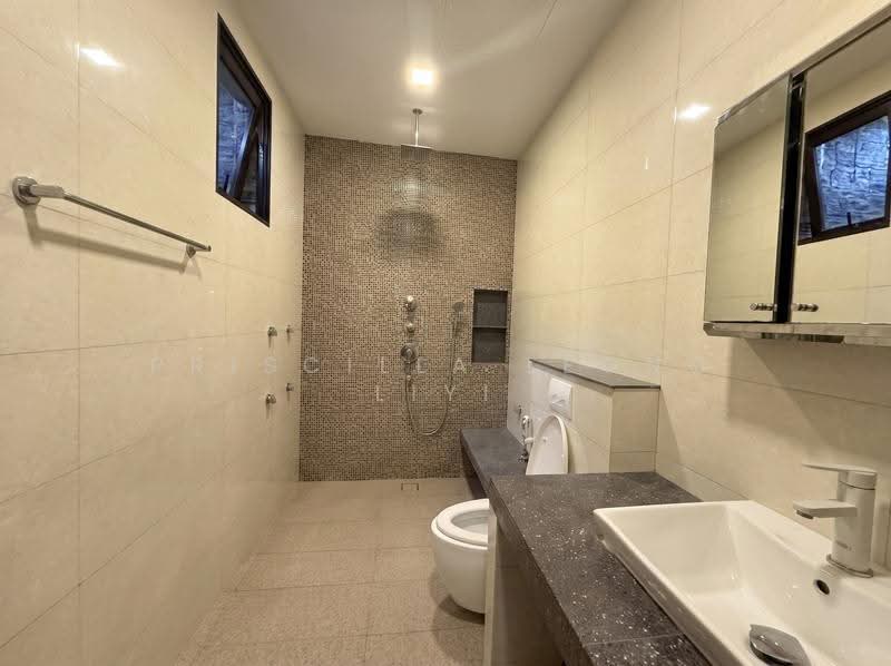 Tai Hwan Garden, Tai Hwan Heights, Hougang / Punggol / Sengkang, 7 Bedrooms, 15,000 sqft, Terraced House For Sale, by PRISCILLA LEONG LIYI, 500287601 - Bathroom - PropertyGuru.com.sg