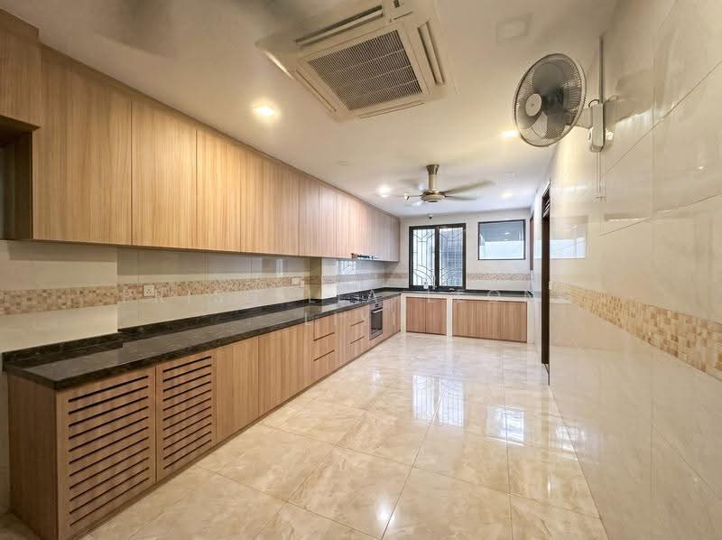 Tai Hwan Garden, Tai Hwan Heights, Hougang / Punggol / Sengkang, 7 Bedrooms, 15,000 sqft, Terraced House For Sale, by PRISCILLA LEONG LIYI, 500287601 - Kitchen - PropertyGuru.com.sg