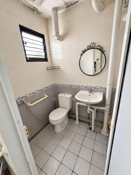 506 Ang Mo Kio Avenue 8, 506 Ang Mo Kio Avenue 8, Ang Mo Kio / Bishan / Thomson, 2 Bedrooms, 732 sqft, HDB Flat For Sale, by Kelvin Tan 陈克辉, 500287609 - Bathroom - PropertyGuru.com.sg