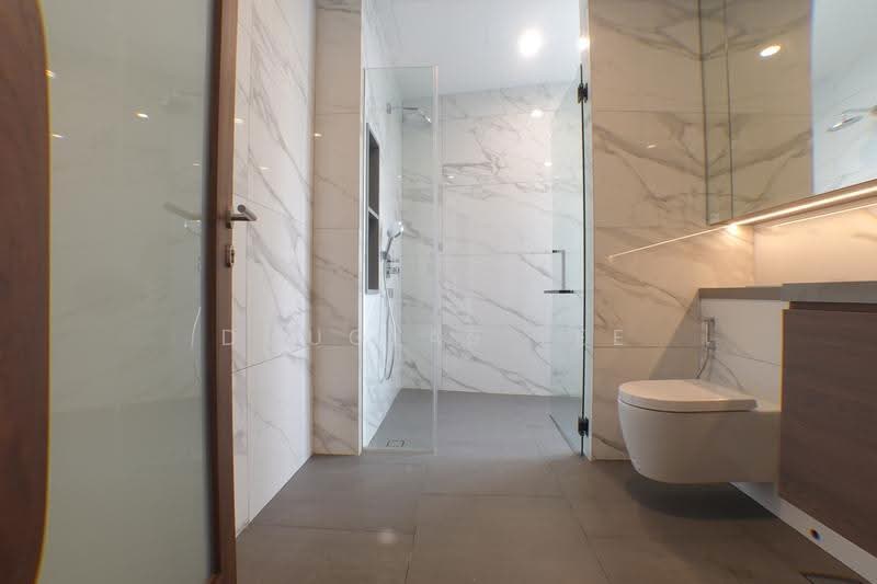 Jalan Kakatua/ Jalan Layang Layang/ Jalan Selanting, Jalan Kakatua/ Jalan Layang Layang/ Jalan Selanting, Clementi Park / Upper Bukit Timah, 6 Bedrooms, 16,000 sqft, Detached House For Sale, by Douglas Lee, 500287615 - Bathroom - PropertyGuru.com.sg