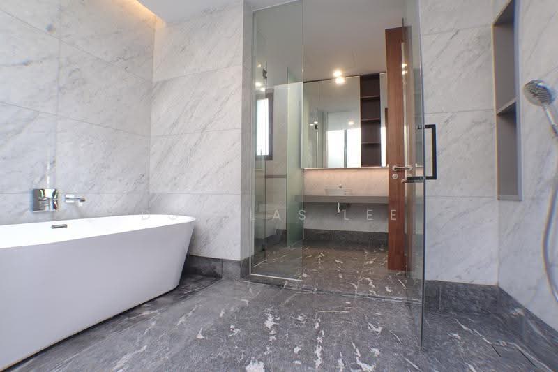 Jalan Kakatua/ Jalan Layang Layang/ Jalan Selanting, Jalan Kakatua/ Jalan Layang Layang/ Jalan Selanting, Clementi Park / Upper Bukit Timah, 6 Bedrooms, 16,000 sqft, Detached House For Sale, by Douglas Lee, 500287615 - Bathroom - PropertyGuru.com.sg