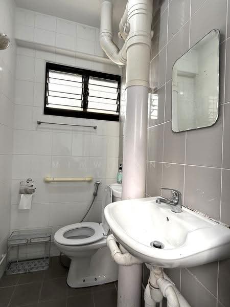 279 Yishun Street 22, 279 Yishun Street 22, Sembawang / Yishun, 3 Bedrooms, 904 sqft, HDB Flat For Rent, by Miaw Yong Lim, 500287626 - Bathroom - PropertyGuru.com.sg