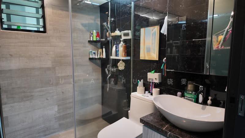 266A Punggol Way, 266A Punggol Way, Hougang / Punggol / Sengkang, 3 Bedrooms, 990 sqft, HDB Flat For Sale, by Julia Zhu 朱骁雯, 500287665 - Common Bathroom - PropertyGuru.com.sg