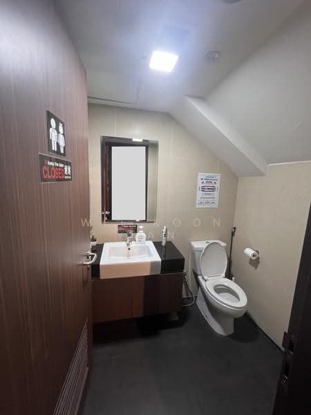 Apex @ Henderson, 201 Henderson Road Singapore, Alexandra / Commonwealth, 2,723 sqft, Light Industrial (B1) For Rent, by Wee Koon Tan, 500287685 - Bathroom - CommercialGuru.com.sg