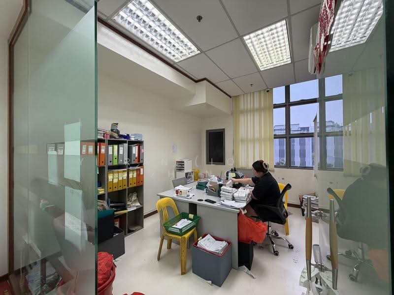 The Spire, 10 Bukit Batok Crescent, Dairy Farm / Bukit Panjang / Choa Chu Kang, 1,539 sqft, Light Industrial (B1) For Sale, by Yi Ran (Louis) Zhang, 500287692 - Study - CommercialGuru.com.sg