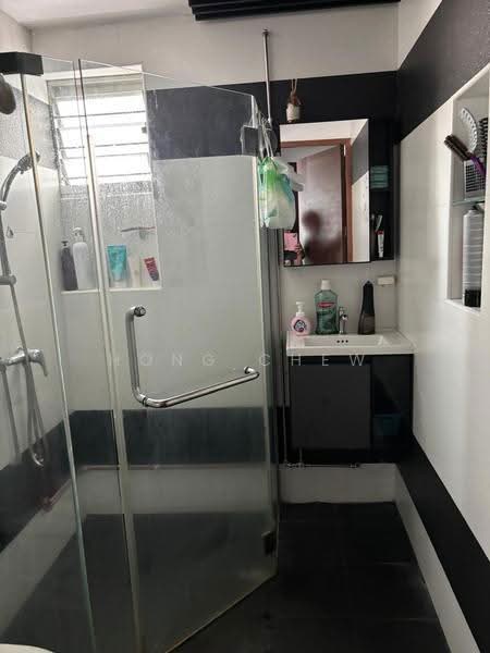 98 Bedok North Avenue 4, 98 Bedok North Avenue 4, Bedok / Upper East Coast, Room Rental, 120 sqft, HDB Flat For Rent, by Hong Chew, 500287707 - Bathroom - PropertyGuru.com.sg