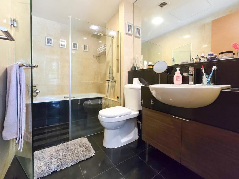 Freehold Large 2 Bedroom 680m to Dakota MRT, 69 Lor 40 Geylang, East Coast / Marine Parade, 2 Bedrooms, 958 sqft, Condominium For Sale, by Jamie He, 500287712 - Bathroom - PropertyGuru.com.sg