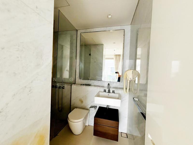 Scotts Square, 6 Scotts Road, Orchard / River Valley, 1 Bedroom, 624 sqft, Condominium For Sale, by Knight Frank Singapore, 500287717 - Bathroom - PropertyGuru.com.sg