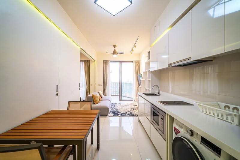 Sky Habitat, 9 Bishan Street 15, Ang Mo Kio / Bishan / Thomson, 2 Bedrooms, 711 sqft, Condominium For Rent, by Karen Tan, 500287719 - Kitchen from Entrance - PropertyGuru.com.sg