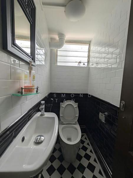 136 Jalan Bukit Merah, 136 Jalan Bukit Merah, Alexandra / Commonwealth, 2 Bedrooms, 635 sqft, HDB Flat For Rent, by Desmond Tan, 500287727 - Bathroom - PropertyGuru.com.sg