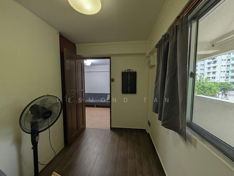 136 Jalan Bukit Merah, 136 Jalan Bukit Merah, Alexandra / Commonwealth, 2 Bedrooms, 635 sqft, HDB Flat For Rent, by Desmond Tan, 500287727 - Corridor - PropertyGuru.com.sg