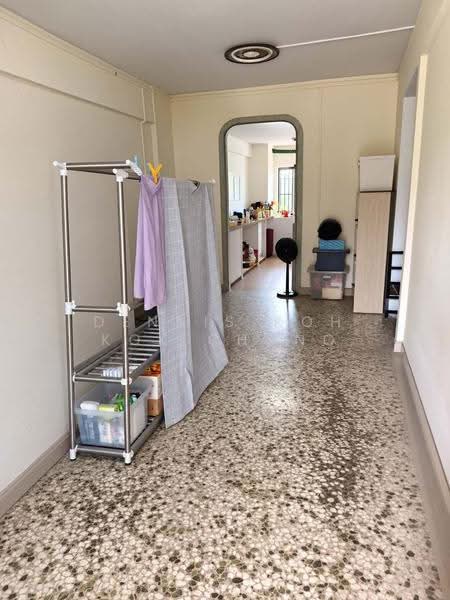 136 Bedok North Avenue 3, 136 Bedok North Avenue 3, Bedok / Upper East Coast, 2 Bedrooms, 721 sqft, HDB Flat For Sale, by Dennis Koh Kok Chong, 500287743 - Living Room - PropertyGuru.com.sg