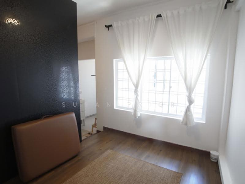Tiong Bahru Cute Ground Floor Home Office, Nearby Tiong Bahru Walkup Apartment, Alexandra / Commonwealth, 2 Bedrooms, 875 sqft, Walk-up Apartment For Rent, by Susan Prior, 500287751 - Interior - PropertyGuru.com.sg