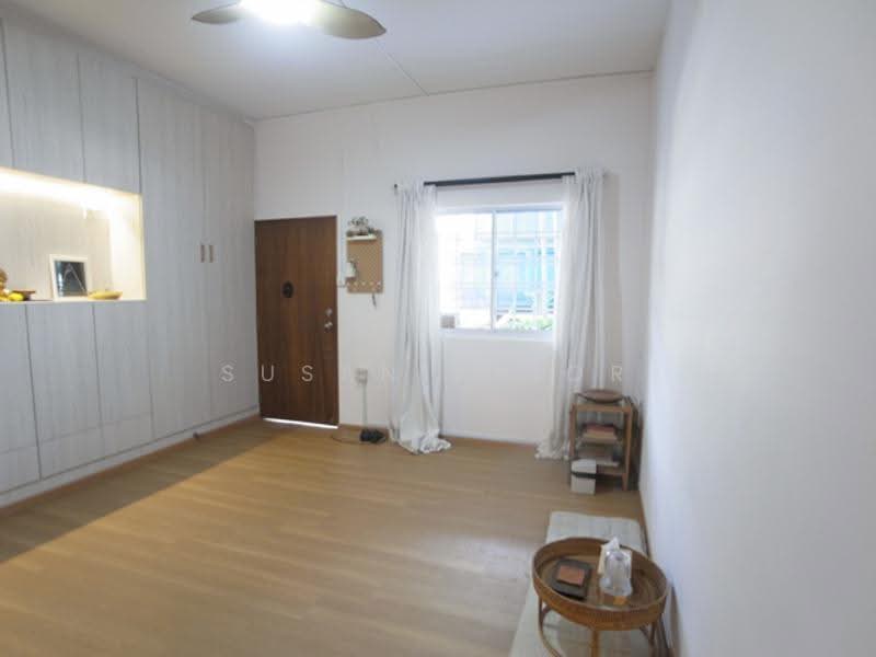 Tiong Bahru Cute Ground Floor Home Office, Nearby Tiong Bahru Walkup Apartment, Alexandra / Commonwealth, 2 Bedrooms, 875 sqft, Walk-up Apartment For Rent, by Susan Prior, 500287751 - Interior - PropertyGuru.com.sg