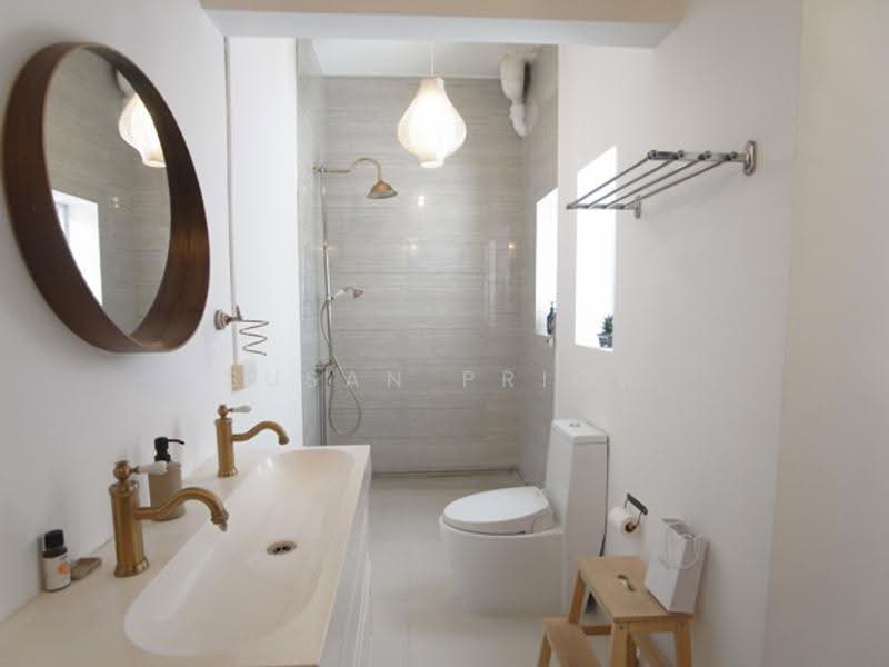Tiong Bahru Cute Ground Floor Home Office, Nearby Tiong Bahru Walkup Apartment, Alexandra / Commonwealth, 2 Bedrooms, 875 sqft, Walk-up Apartment For Rent, by Susan Prior, 500287751 - Bathroom - PropertyGuru.com.sg