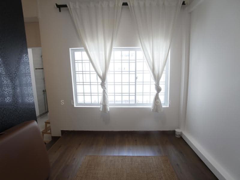Tiong Bahru Cute Ground Floor Home Office, Nearby Tiong Bahru Walkup Apartment, Alexandra / Commonwealth, 2 Bedrooms, 875 sqft, Walk-up Apartment For Rent, by Susan Prior, 500287751 - PropertyGuru.com.sg
