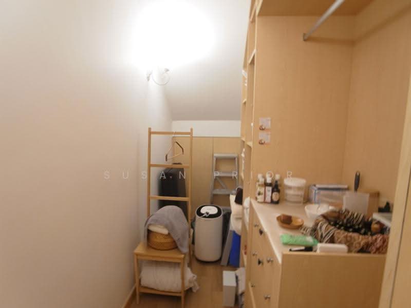 Tiong Bahru Cute Ground Floor Home Office, Nearby Tiong Bahru Walkup Apartment, Alexandra / Commonwealth, 2 Bedrooms, 875 sqft, Walk-up Apartment For Rent, by Susan Prior, 500287751 - PropertyGuru.com.sg