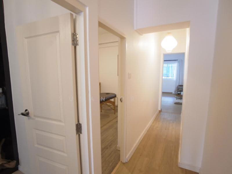 Tiong Bahru Cute Ground Floor Home Office, Nearby Tiong Bahru Walkup Apartment, Alexandra / Commonwealth, 2 Bedrooms, 875 sqft, Walk-up Apartment For Rent, by Susan Prior, 500287751 - PropertyGuru.com.sg