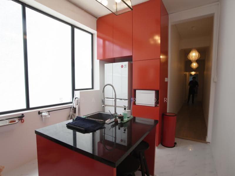 Tiong Bahru Cute Ground Floor Home Office, Nearby Tiong Bahru Walkup Apartment, Alexandra / Commonwealth, 2 Bedrooms, 875 sqft, Walk-up Apartment For Rent, by Susan Prior, 500287751 - PropertyGuru.com.sg