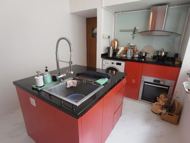 Tiong Bahru Cute Ground Floor Home Office, Nearby Tiong Bahru Walkup Apartment, Alexandra / Commonwealth, 2 Bedrooms, 875 sqft, Walk-up Apartment For Rent, by Susan Prior, 500287751 - PropertyGuru.com.sg