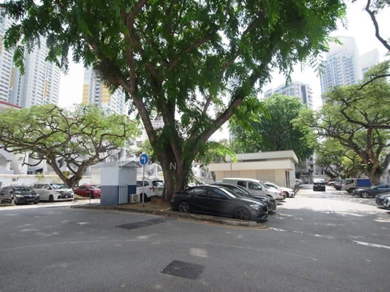Tiong Bahru Cute Ground Floor Home Office, Nearby Tiong Bahru Walkup Apartment, Alexandra / Commonwealth, 2 Bedrooms, 875 sqft, Walk-up Apartment For Rent, by Susan Prior, 500287751 - PropertyGuru.com.sg