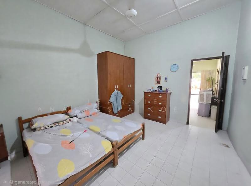 Original Single Storey Semi-D @ Upper Changi Road East, Flora, Loyang, Changi, Loyang, Bedok / Upper East Coast, 3 Bedrooms, 2,000 sqft, Semi-Detached House For Sale, by Jeannie Anastasia Koe 高晶晶, 500287761 - Bedroom - PropertyGuru.com.sg