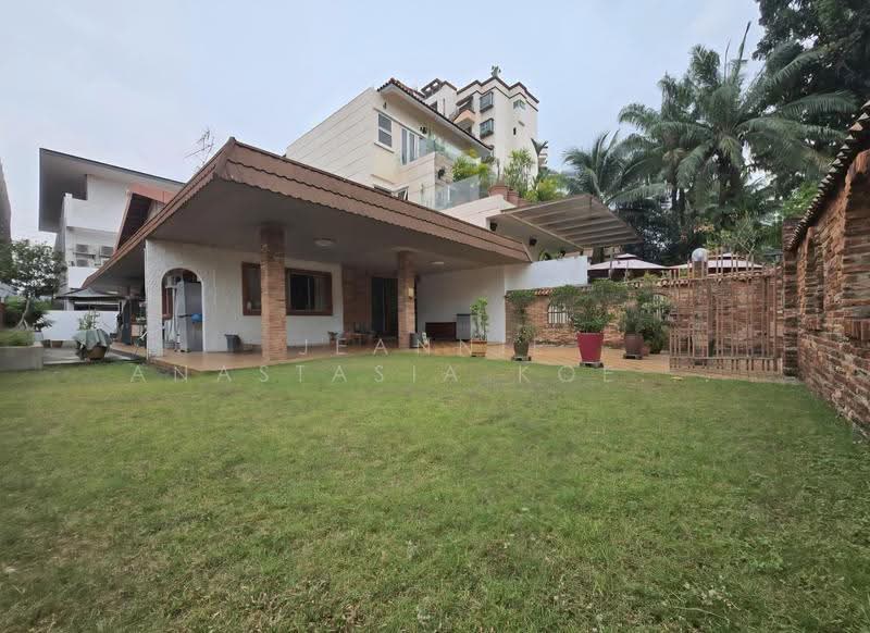 Original Single Storey Semi-D @ Upper Changi Road East, Flora, Loyang, Changi, Loyang, Bedok / Upper East Coast, 3 Bedrooms, 2,000 sqft, Semi-Detached House For Sale, by Jeannie Anastasia Koe 高晶晶, 500287761 - Exterior - PropertyGuru.com.sg