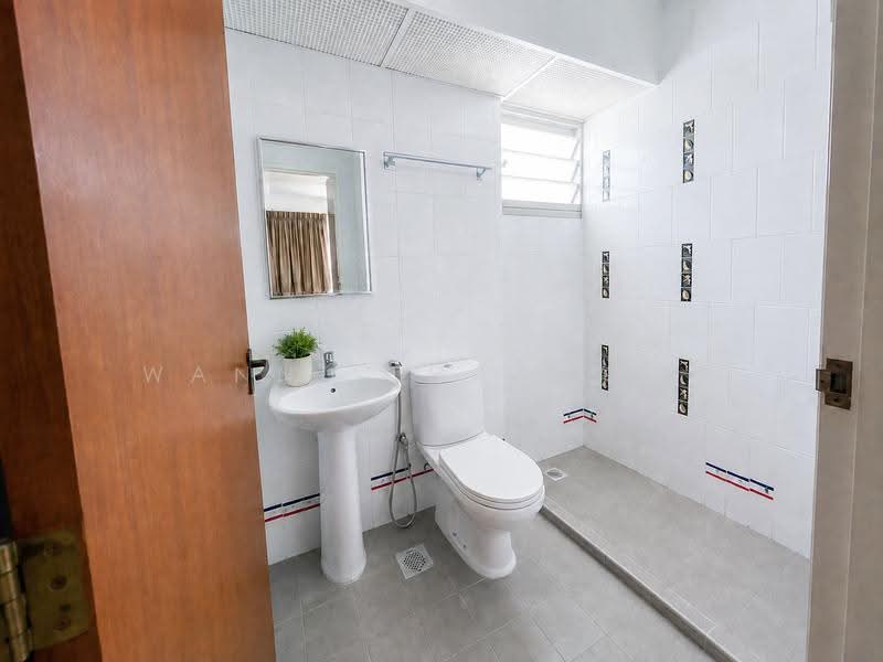 421 Clementi Avenue 1, 421 Clementi Avenue 1, Buona Vista / West Coast / Clementi New Town, 2 Bedrooms, 785 sqft, HDB Flat For Sale, by Wanni Chan 陈寀颖, 500287765 - Bathroom - PropertyGuru.com.sg