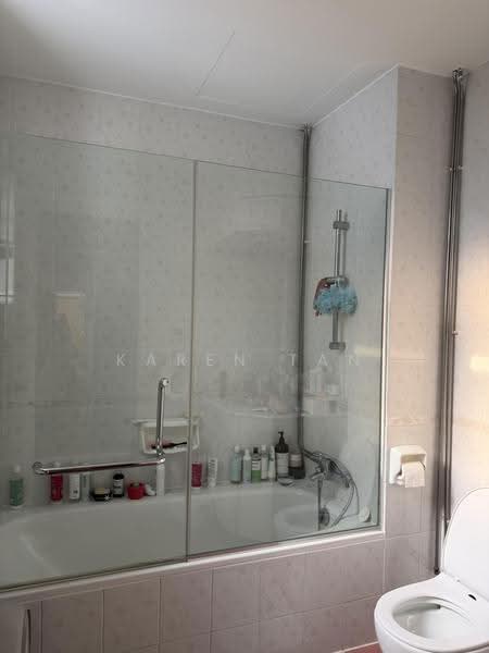 Astrid Meadows, 52 Coronation Road West, Tanglin / Holland / Bukit Timah, 3 Bedrooms, 1,356 sqft, Condominium For Rent, by Karen Tan, 500287769 - Bathroom - PropertyGuru.com.sg