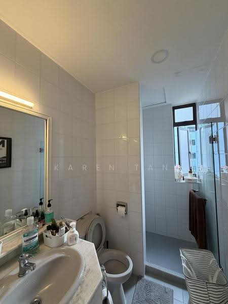 Astrid Meadows, 52 Coronation Road West, Tanglin / Holland / Bukit Timah, 3 Bedrooms, 1,356 sqft, Condominium For Rent, by Karen Tan, 500287769 - Bathroom - PropertyGuru.com.sg