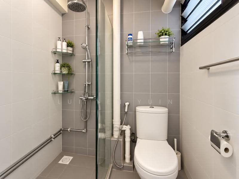205 Clementi Avenue 6, 205 Clementi Avenue 6, Buona Vista / West Coast / Clementi New Town, 3 Bedrooms, 980 sqft, HDB Flat For Sale, by Lui Yen Yuin, 500287771 - Bathroom - PropertyGuru.com.sg