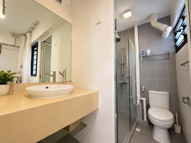 205 Clementi Avenue 6, 205 Clementi Avenue 6, Buona Vista / West Coast / Clementi New Town, 3 Bedrooms, 980 sqft, HDB Flat For Sale, by Lui Yen Yuin, 500287771 - Bathroom - PropertyGuru.com.sg